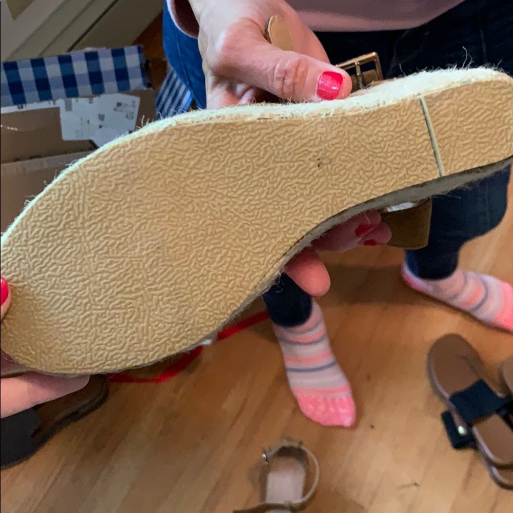 Shoes - Picture 4 of 4